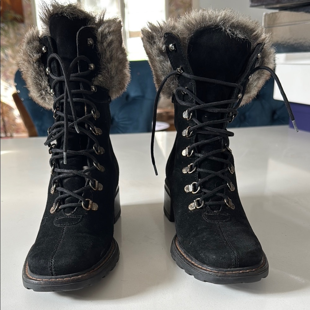 Women's Black Fur-Lined Lace-Up Boots